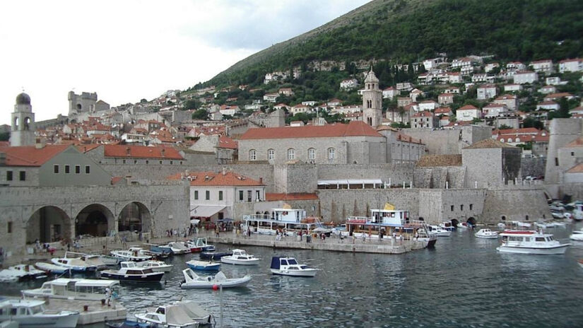 O porto da cidade / Jolle~commonswiki/Wikimedia Commons
