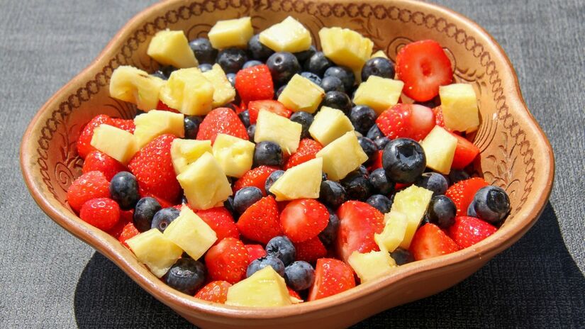 Por ser fácil de combinar, é presença constante nas saladas de frutas / Pixabay