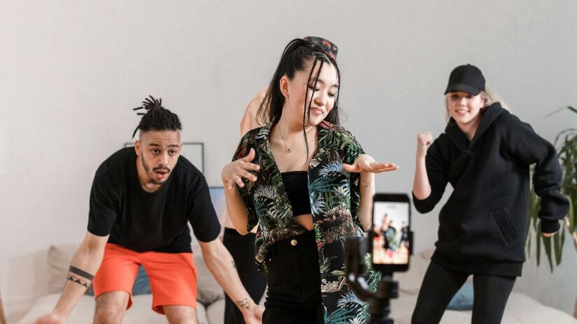 Participar de grupos, especialmente aqueles focados em atividades físicas ou hobbies, pode aumentar a motivação e a disciplina - Pexels