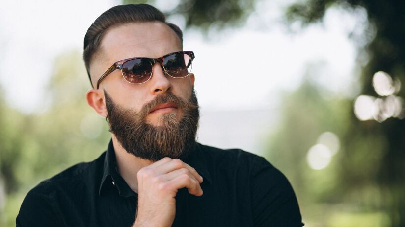 Pelos faciais masculinos apresentam mais microrganismos patogênicos do que os pelos de cães / Freepik
