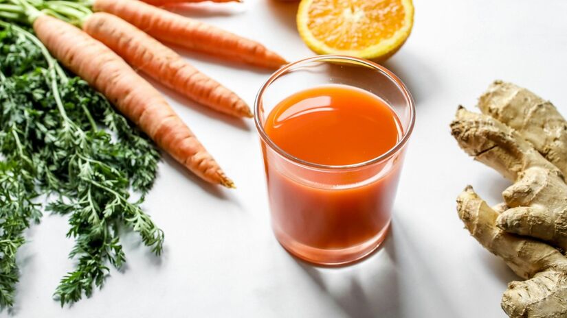 Ela também harmoniza com sucos, como o de laranja com cenoura / Pexels