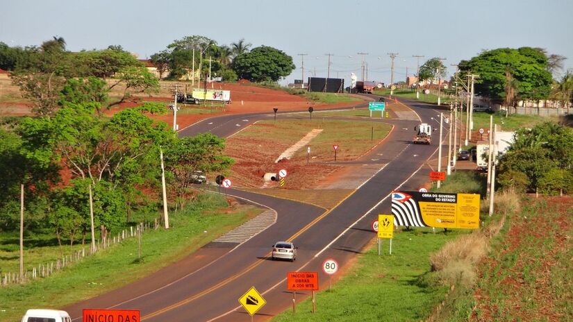 Não dar preferência a quem já está na rotatória é uma infração grave, que gera multa e pontos na CNH/Pixabay