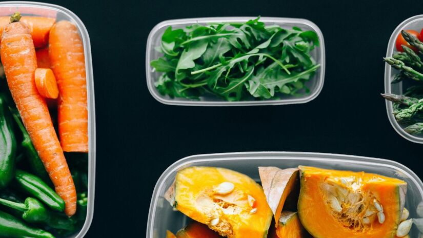 Inclua Alimentos Naturais: Consuma mais frutas, verduras, legumes e cereais integrais, ricos em fibras e antioxidantes - Pexels 