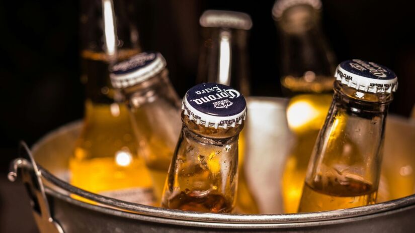 Reduzir o Consumo de Álcool: O álcool é um agente carcinogênico. A moderação ou até mesmo a eliminação do consumo pode trazer benefícios significativos - Pexels