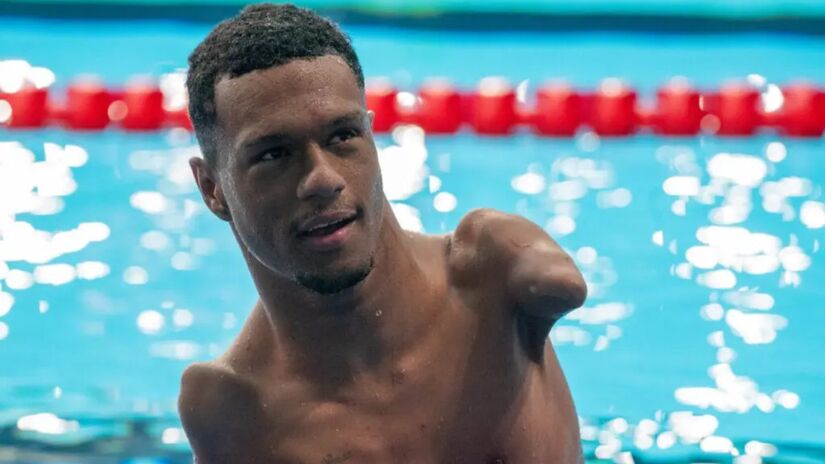 Na ocasião, um professor o inscreveu em uma prova escolar. Para surpresa geral, o garoto não apenas participou, mas saiu de lá com três medalhas de ouro