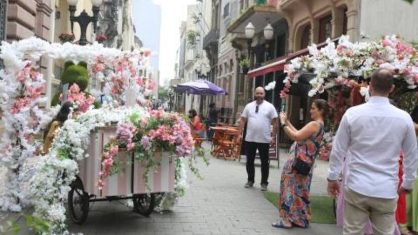 O Centro Histórico se torna cenário de cores e flores, com atrações que celebram a primavera em toda a cidade/ Divulgação