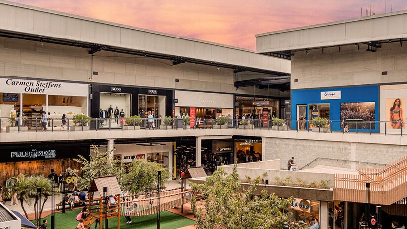 Outlet Premium Grande São Paulo reúne mais de 100 lojas de grandes marcas nacionais e internacionais/ Divulgação
