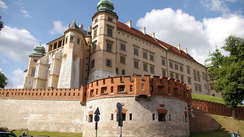 Castelo de Wawel, a antiga residência dos reis da Polônia, é ponto final do itinerário histórico pela cidade/ Jakub Hałun/Wikimedia Commons