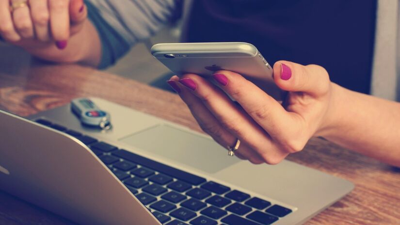 O celular é um item indispensável para todo mundo, principalmente no mundo do trabalho / Pixabay
