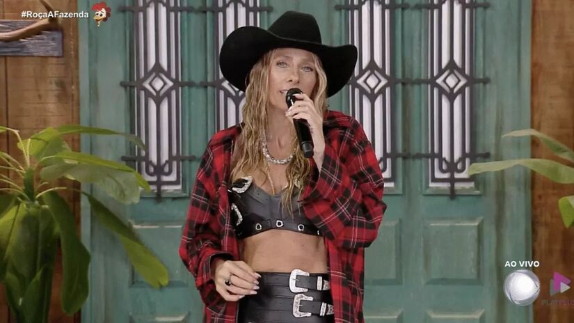 Além de seu carisma, Adriane também chama a atenção por causa dos modelitos ousados e fashions / Reprodução / RecordTV