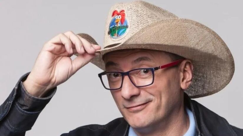 Até hoje, Britto Jr. é responsável pela maior da parte da apresentação das edições / Divulgação / RecordTV