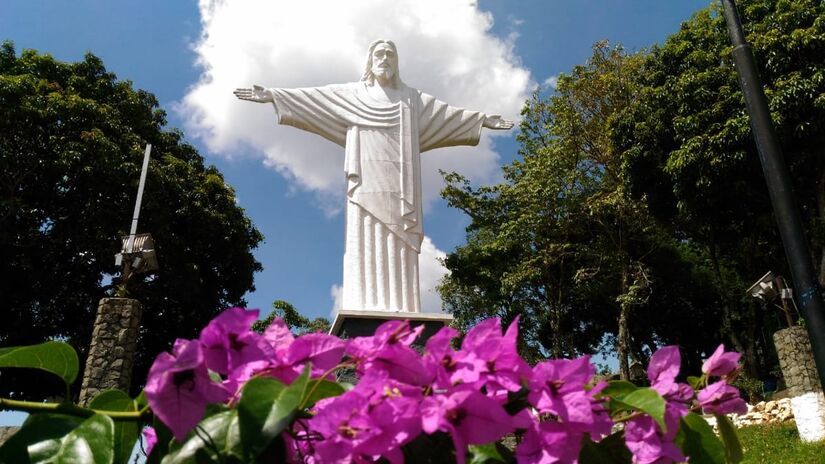 Com mais de mil metros de altitude, por lá é possível encontrar a estátua do Cristo Redentor, com 18 metros de altura (PMSN/Divulgação)