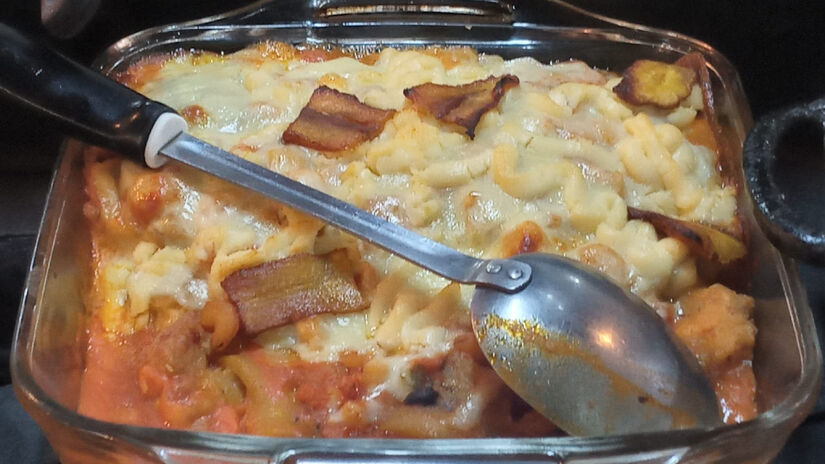 O "Quebra tigela", um prato típico da região, que é oferecido no restaurante Calipso / Nayara Martins/DL