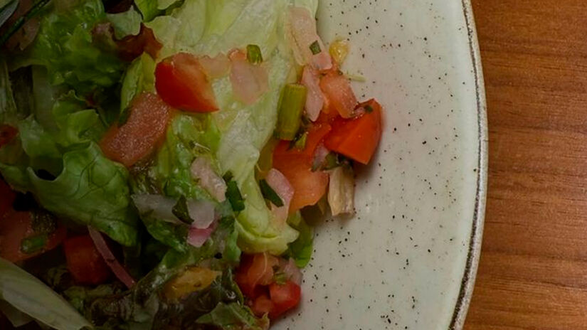 mix de folhas frescas com vinagrete cítrico - Divulgação