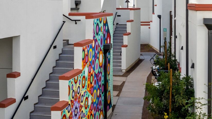 Arte urbana e murais de artistas locais conectam o bairro à identidade cultural de Tempe / Opticos Design/Divulgação Culdesac
