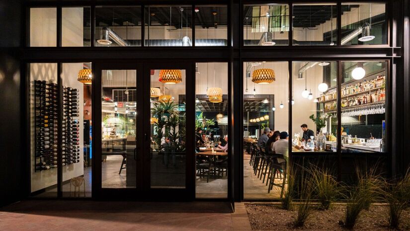 Espaços vibrantes com cafés, restaurantes e comércio local animam as áreas públicas / Opticos Design/Divulgação Culdesac