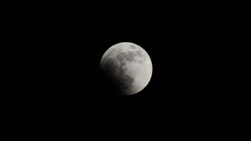 Os eclipses que atravessam o eixo VirgemPeixes / Pixabay