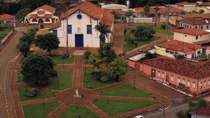 Empresas como a Mineração Morro do Ouro aplicam técnicas modernas de separação e refino, garantindo alta produtividade
