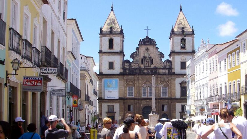 Terreiro de Jesus e Igreja de São Francisco em Pelourinho, Salvador (Bahia), o centro histórico brasileiro que conquistou o 3º lugar no ranking latino-americano/ joquerollo/Wikimedia Commons