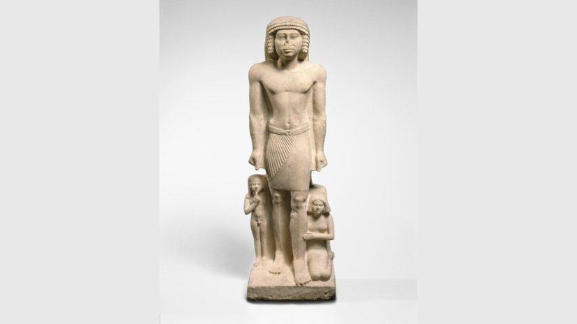 Escultura do nobre Irukaptah, datada da 5ª Dinastia, hoje no Brooklyn Museum. A obra serviu de comparação para datar a peça de Gisr el-Mudir/ Brooklyn Museum