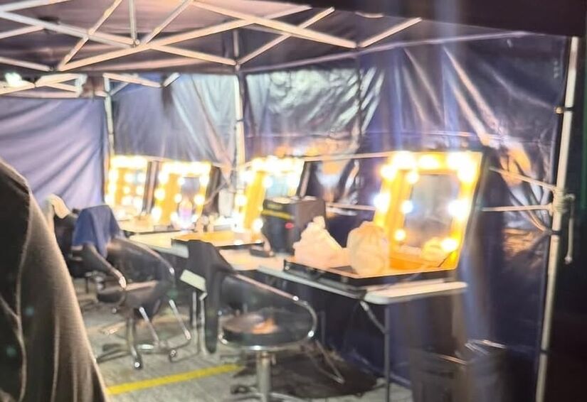 Profissinais trabalhando no set do filme 'Se Não Eu Quem Vai Fazer Você Feliz" (Foto: Reprodução/Instagram)