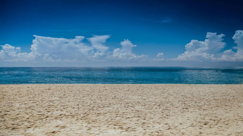 A praia começa nos Molhes da Barra do Cassino, no município de Rio Grande (Clem Onojeghuo/Pexels)