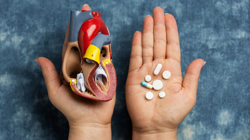 Estatinas, usadas para reduzir o LDL, ou fenofibrato, indicado para altos níveis de triglicérides