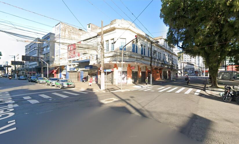 da década de 30 para 2025, veja o local que abrigou o primeiro semáforo da região - Reprodução/Google street view
