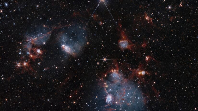 Os aglomerados estelares abertos NGC 460 e NGC 456 / NASA, ESA e C. Lindberg (Universidade Johns Hopkins); Processamento: Gladys Kober (NASA/Universidade Católica da América)