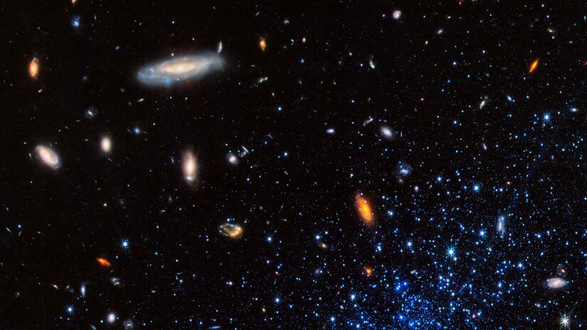 Leo P, uma galáxia anã, e seus padrões de formação estelar. Isolada da influência de galáxias maiores, como a Via Láctea e Andrômeda / NASA, ESA, CSA, Kristen McQuinn (STScI)