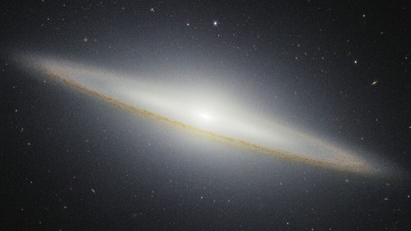 Imagem da icônica galáxia Sombrero em luz infravermelha / NASA, ESA, CSA, STScI