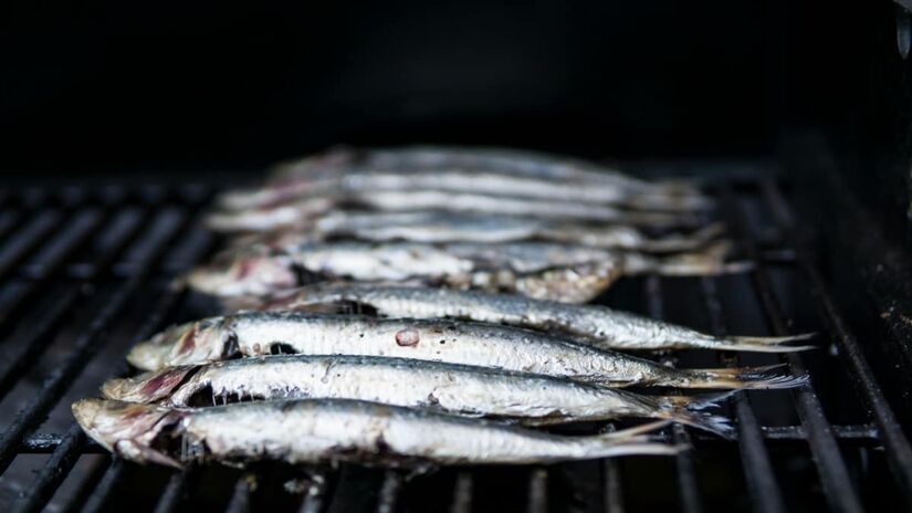 Esse peixe deve ser incluído nas refeições mais de uma vez por semana, segundo nutricionistas (Elle Hughes/Pexels)