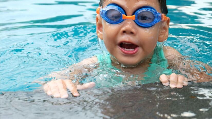 A natação é um esporte inclusivo e acessível a todas as idades. Mesmo quem não sabe nadar pode começar com atividades aquáticas adaptadas, como a hidroginástica - Pexels