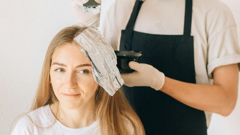 O estresse ativa o sistema que vai no folículo piloso, alterando as células que produzem melanina. Quanto mais você ativa esse sistema, mais branco fica seu cabelo - Pexels