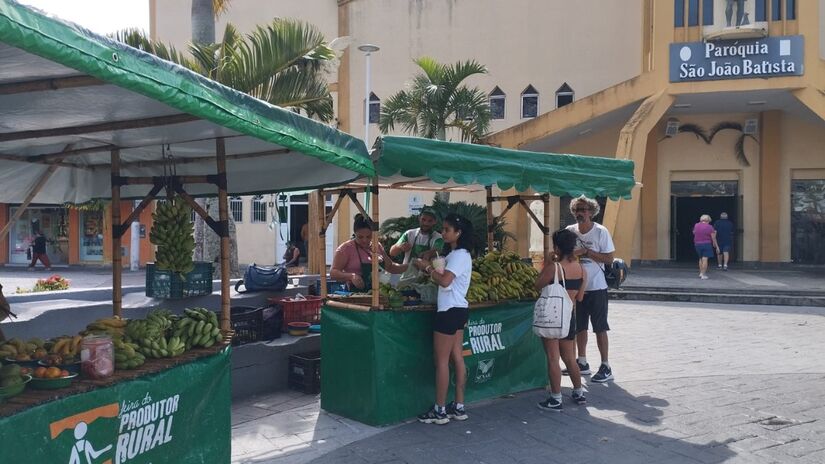 Além dos alimentos, peças de artesanato e produtos sustentáveis encantam os visitantes / Divulgação