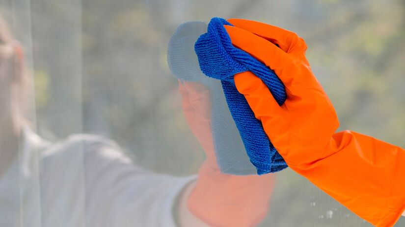 De acordo com Diego, esta é a melhor forma de higienizar o box / Freepik