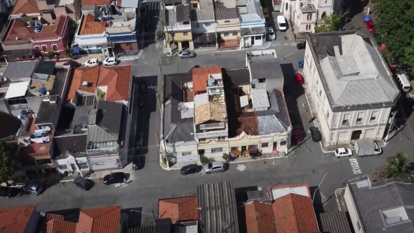 O espaço então passou a abrigar 2.500 funcionários da Cia. Nacional de Tecidos da Juta (Eng etc e Tal/Youtube/Reprodução)