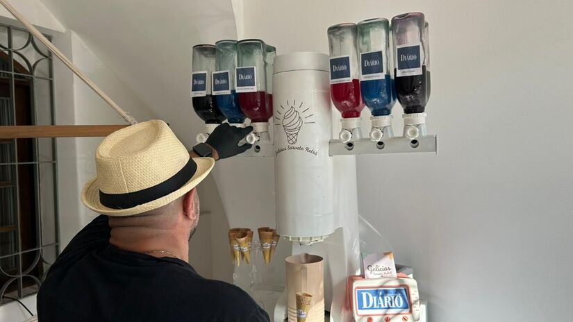 Levi Nunes, que também é funcionário público, apostou em um produto que desperta lembranças afetivas (Julia Macêdo/DL)