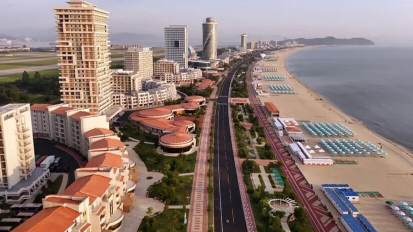 Vista aérea da Zona Turística Costeira de Wonsan Kalma / KCNA