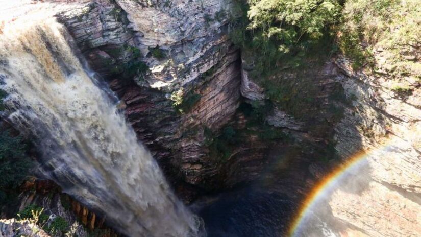 Cachoeira da Fumaça, uma das maiores do Brasil, impressiona /melhoresdestinos
