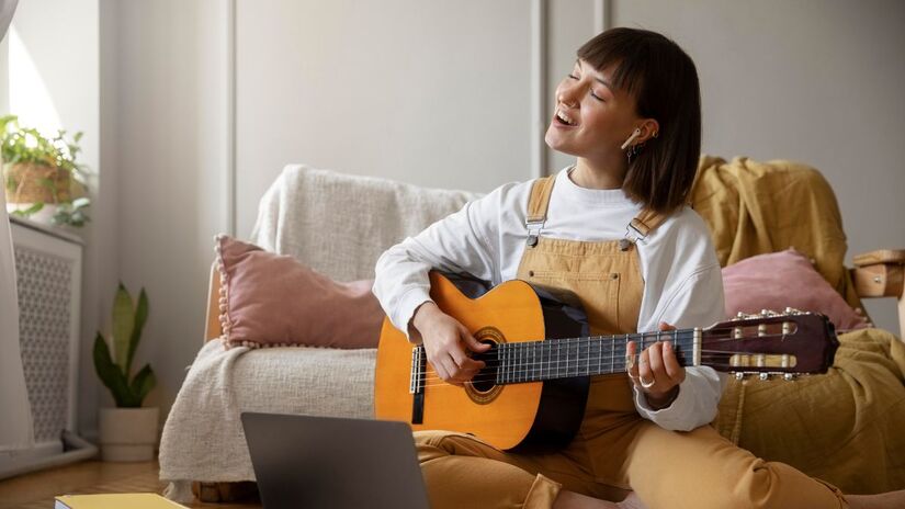 O último ponto avaliado no questionário é a recompensa social, que avalia o prazer de viver a música em grupo  cantar, tocar ou dançar com outras pessoas. Segundo o BMRQ, essa faceta reforça o papel da música como forma de conexão e vínculo humano/ Freepik