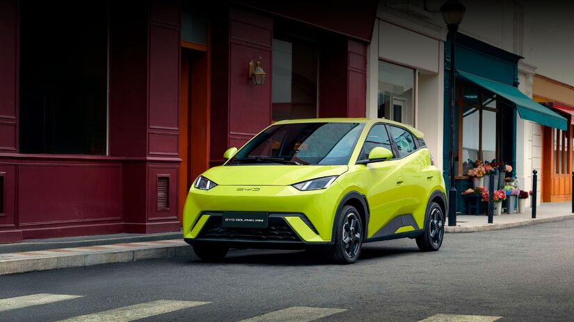 Símbolo da nova fase da indústria automotiva chinesa, a BYD lidera as vendas de elétricos no Brasil com modelos como Dolphin, Seal e Song Plus, incluindo o Dolphin Mini, o carro elétrico mais barato do país/ Divulgação BYD