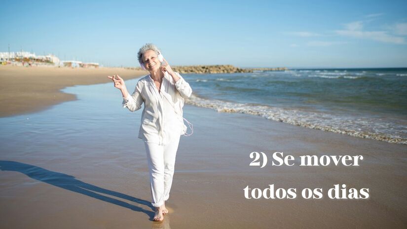 Não falamos de correr maratonas levantar peso, ou coisa do tipo, o importante é a consistência. Um passeio com o cachorro ou uma volta no bairro já contam. Se movimentar não é importante só para o corpo, ele ajuda a clarear a mente - caminhar tranquilamente ajuda a desenrolar os pensamentos confusos. Manter-se flexível, física e mentalmente, significa adaptar-se ao envelhecer. O importante é fazer algo, não tudo/ Kampus Production/Pexel