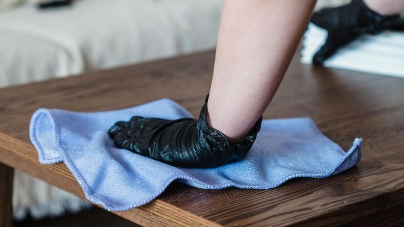 Andar descalço em casa não é só sobre limpeza: o hábito também relaxa os pés, melhora a circulação e alivia a tensão na coluna - Pexels