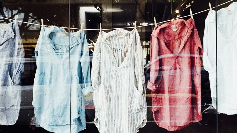 Alguns vendedores de brechó se espantam com a qualidade das roupas que usam esse truque / Pixabay