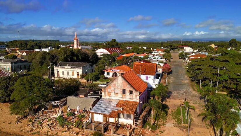 O estudo também prevê a utilização de barcaças, além da construção de um armazém especializado com sistema de carregamento em navios/DRONES E AFINS PHOTOS/Reprodução