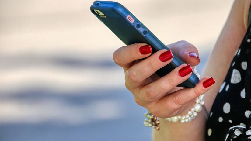 Além do scanner, o WhatsApp oferece criação de temas personalizados, busca de participantes em grupos e envio de imagens animadas/Pixabay