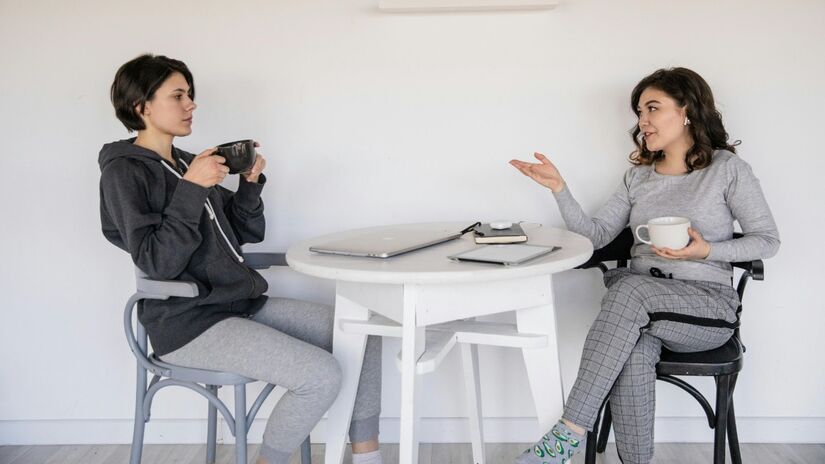 A comunicação empática cria laços duradouros e promove entendimento mútuo / Pexels