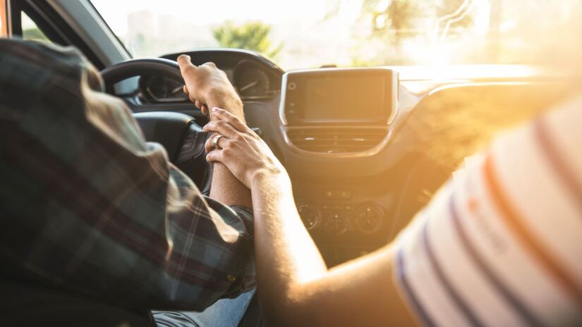 Comprado com entusiasmo, o carro elétrico de Vincent Pasco agora está parado  inutilizado e cercado de falhas técnicas