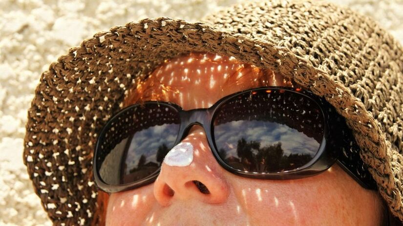 Usar protetor solar diariamente ajuda a prevenir queimaduras, manchas e câncer de pele/Pixabay